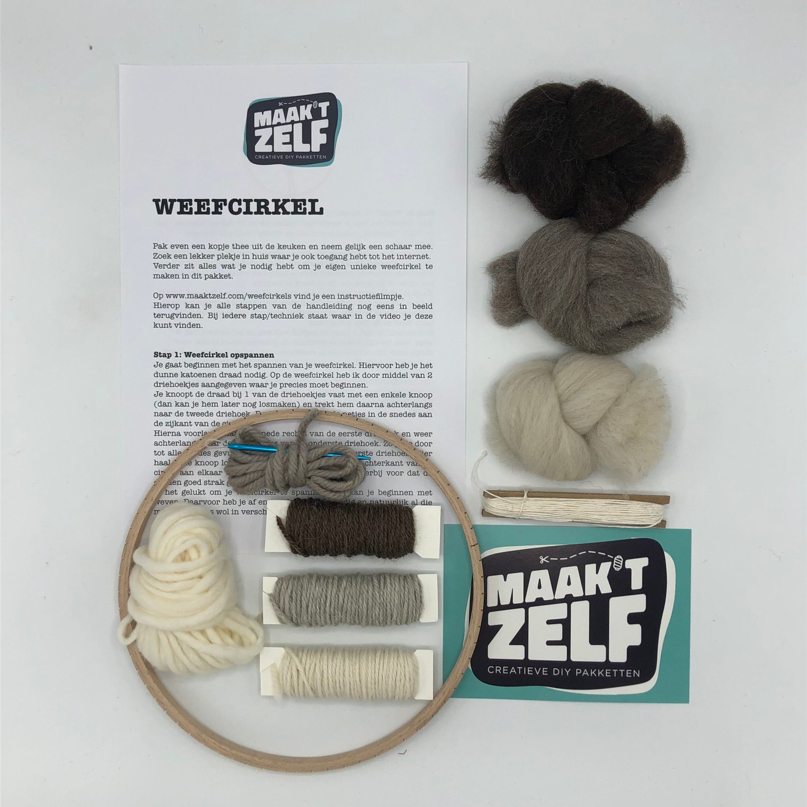 DIY weefpakket met houten weefraam, lontwol in natuurlijke bruin- en beigetinten, garen en handleiding van MaakTzelf.