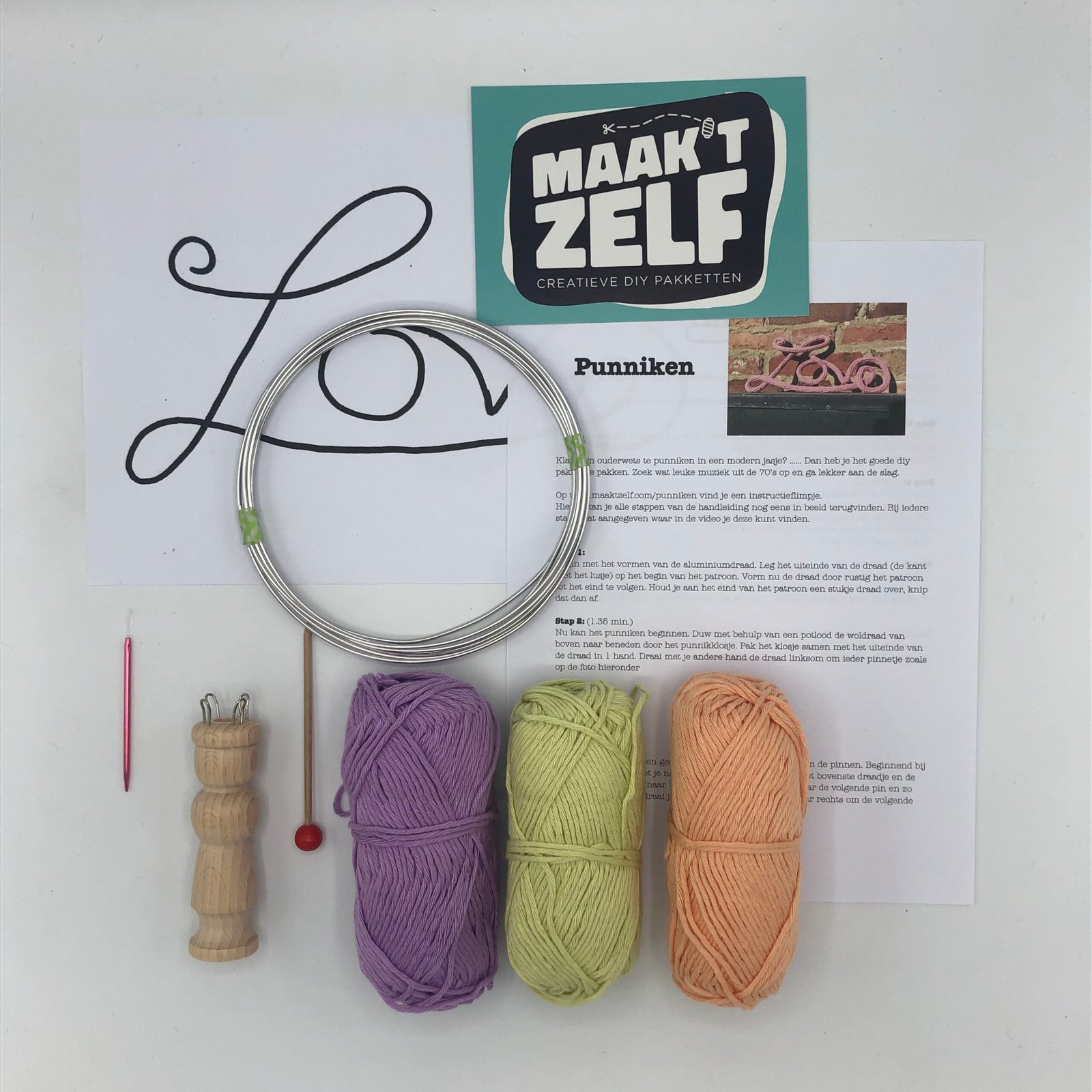 Compleet punnikpakket met katoengaren, punnikpopje, aluminiumdraad, patroon en instructies van MaakTzelf.