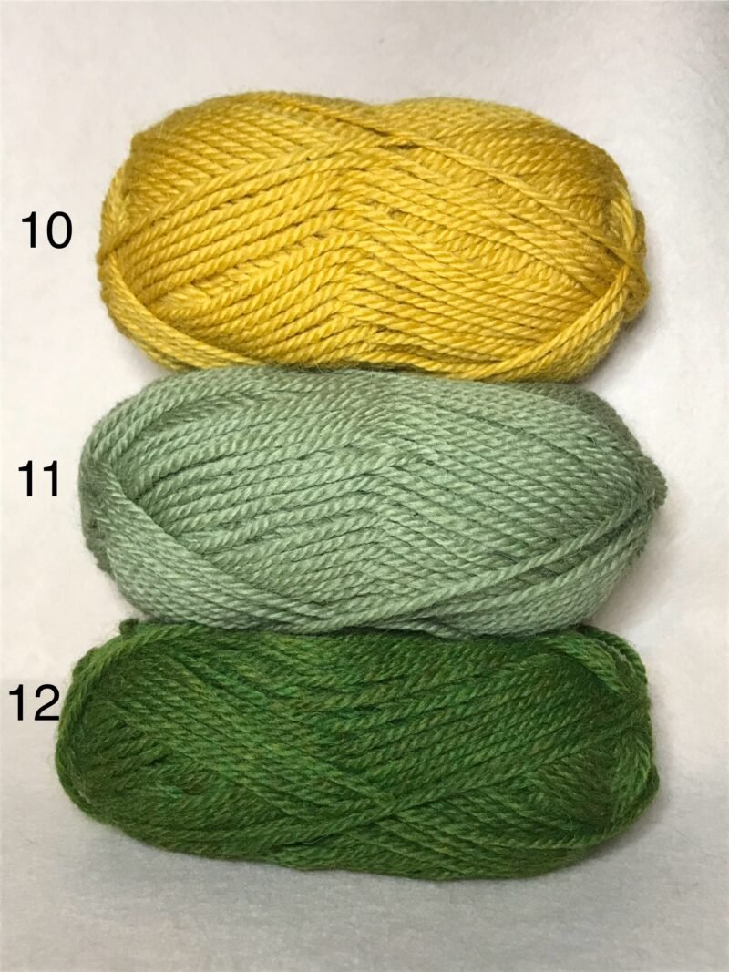 Drie bollen wol onder elkaar met de cijfers 10 11 en 12 ervoor. De kleuren zijn van boven naar beneden geel, mint en olijfgroen